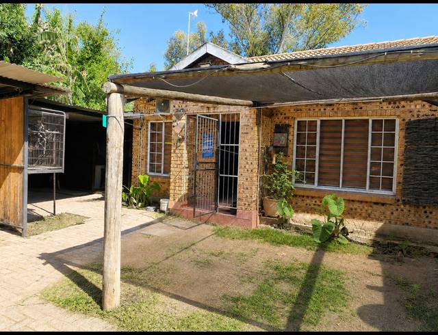 2 BEDROOM TOWNHOUSE FOR SALE IN OOS EINDE